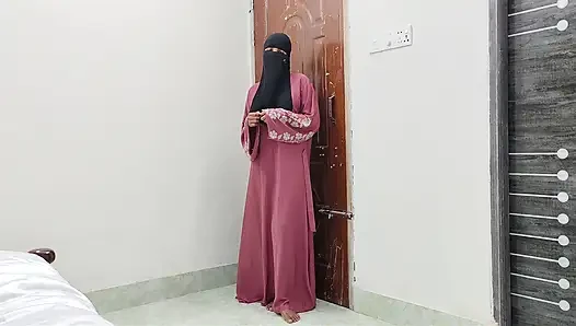 Tesettürlü utangaç kız otel odasında ilk kez sikişiyor gizli xxx