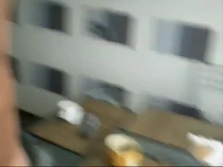 İki kız yarak emiyor