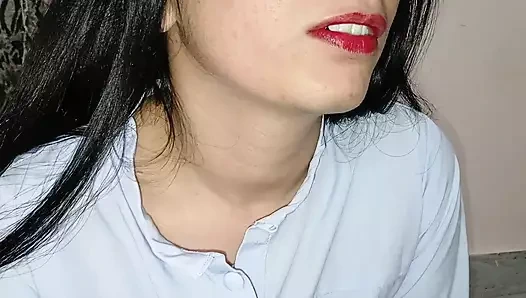 Hintli zayıf kız işiyor - çiş porno seks videosu