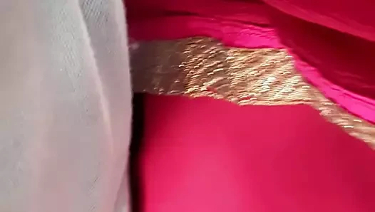 Müslüman teyze zevk hindu çük gropping içinde otobüs