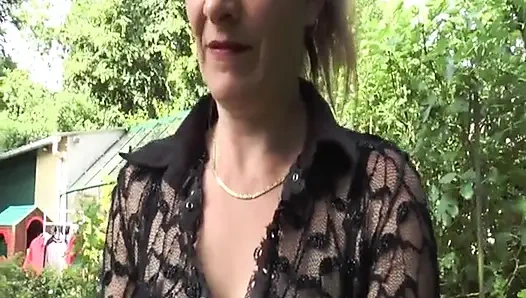 Hanımefendi Flo, Acemi Bir Itaatkarı Eline Alıyor