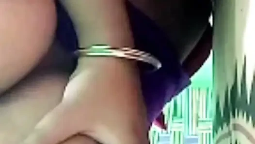 Sevgilimle romantik gece görüntülü görüşme göğüsler gösterisi