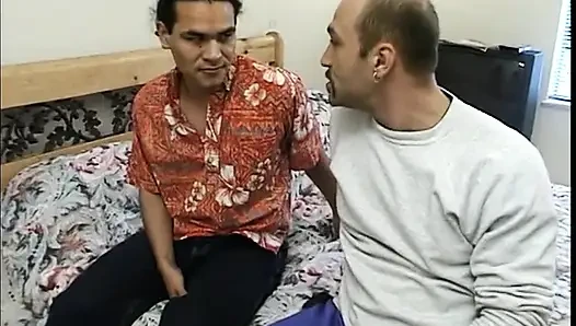 Harika esmer ve adam başka bir adamı biseksüel eyleme sokuyor