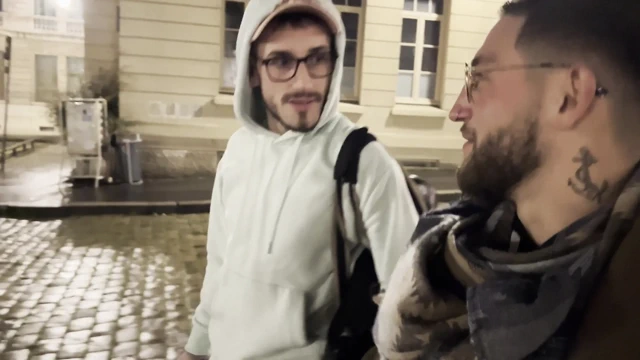 Nathan arkadaşı tarafından prezervatifsiz sikiliyor