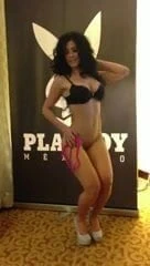 Diosa Canales (Venezuelalı Vedette playboy için soyunuyor)