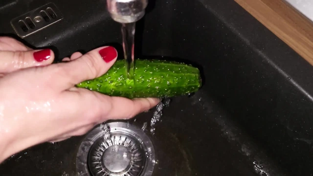 Kıllı amcığıma salatalık koydum