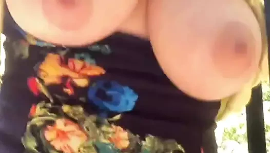 Külotsuz bisiklete biniyor (büyük memeler) - bölüm 4