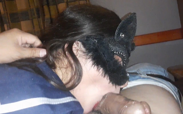 kız öğrenci taşaklarımı yalıyor