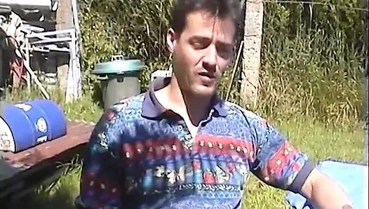 Bir Charentaise açık havada oyuncu seçmelerini geçiyor