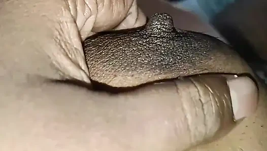 Kayınbiraderi göğüslerimle oynuyor