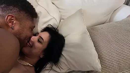 Büyük zenci yarağı İtalyan azgın kızla sikişiyor - İtalyan amatör xxx