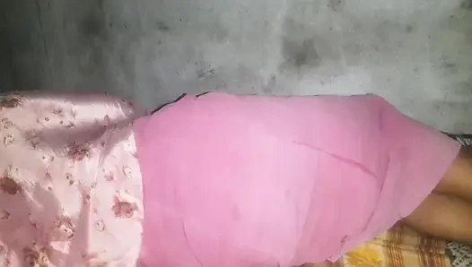 Padosan bhabi ke ghar me ghus kar achanak se hard chudai ki