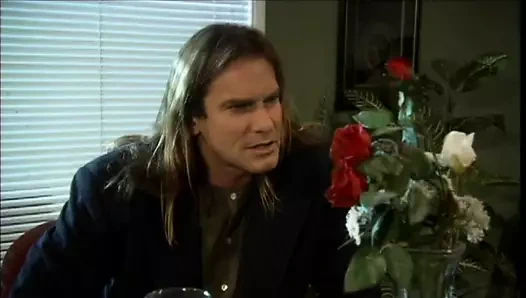 sarışın sürtük olduğunu çıplak ve sürme bir horoz içinde restoranda