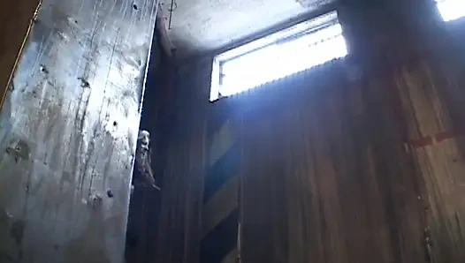 Çoraplı edepsiz sürtük sert sikiliyor