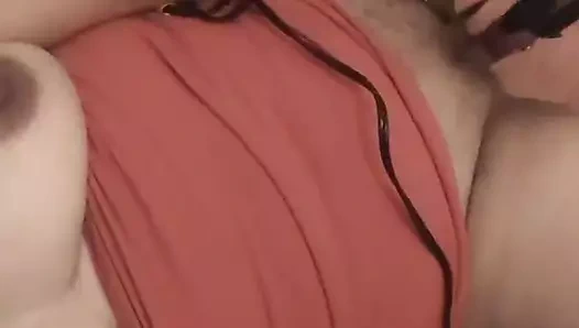 Kendimi banyoda tekrar boşaltmak için kıvırcık demir ödünç aldım