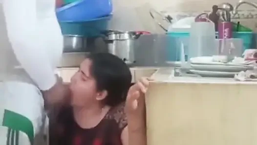 Beni mutfakta sik, karın her an gelebilir.