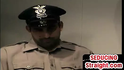 Sağlam düz polis horoz emdi ve çekiştirdi tarafından olgun