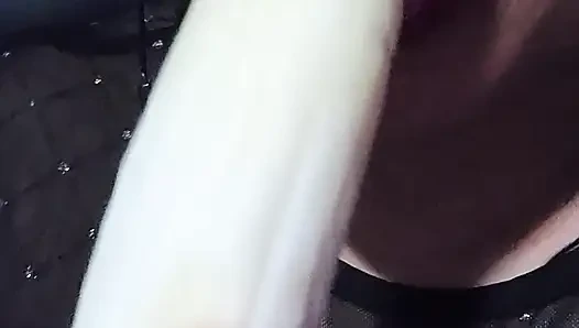 Muz yiyen seksi görünüyor