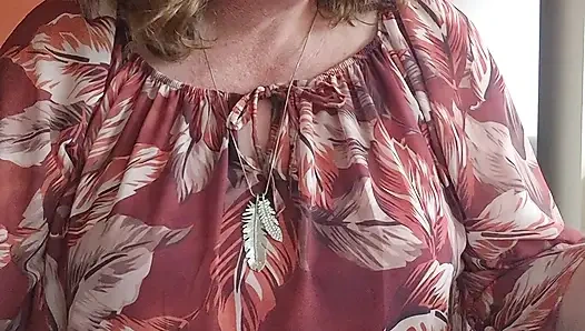 Sigara içerken sidikimin tadını çıkarıyorum