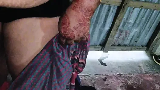 Evli kadının banyo yaparken giyinme sahnesi