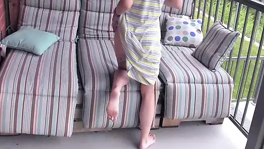 Dövmeli üvey kız kardeş beni sikmeyi seviyor