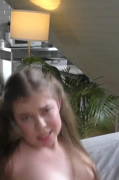 Отчим трахает свою падчерицу, и друг снимает это на камеру