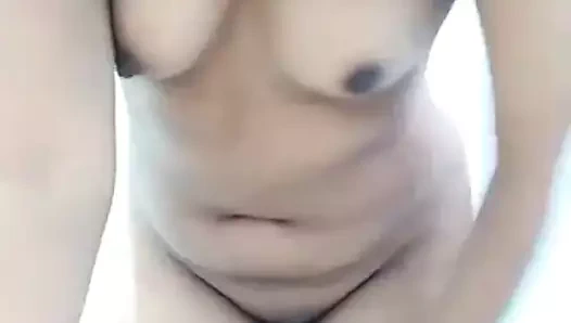 Hintli kız banyoda mai nangi hui