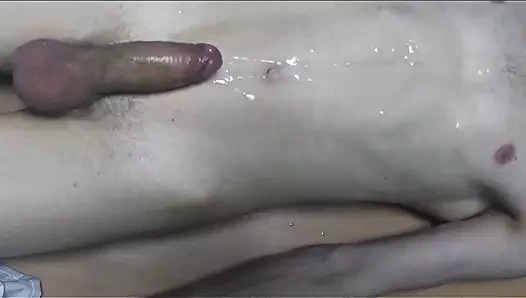 masaj twinks ile sona erdi - handjob