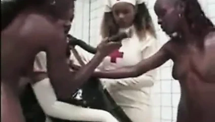 4 sıcak abanoz hemşire ile gaz maskesi adam