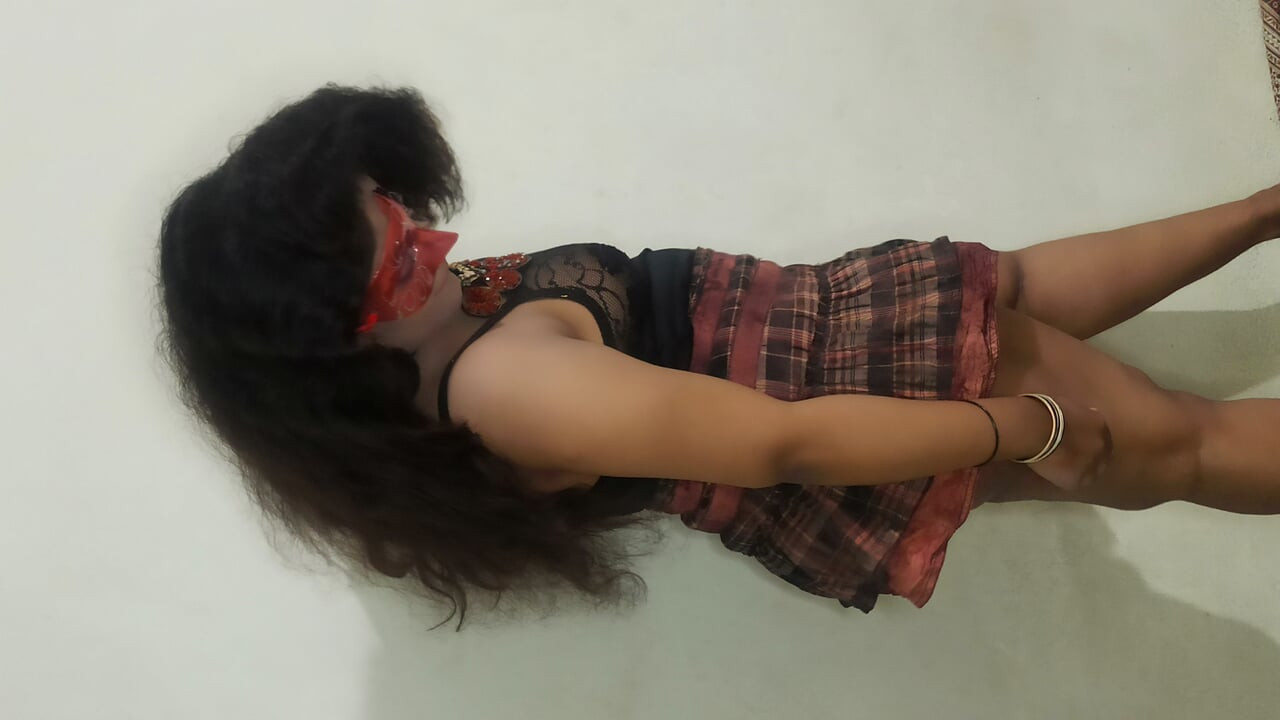 Bugün doğum günüm, bu yüzden arkadaşımı sikiyorum