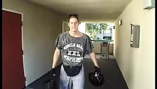 Ateşli sıkı genç sarışın sikiliyor ve amına ateşli bir şekilde döl atılıyor