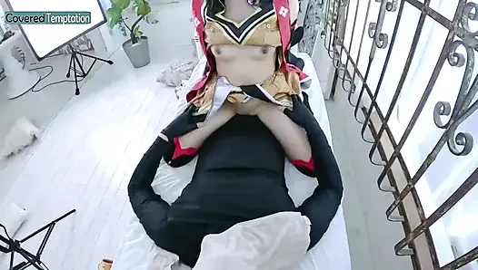 Cosplay yetişkin kadın iki partnerle üçlü seks grup sahnesi