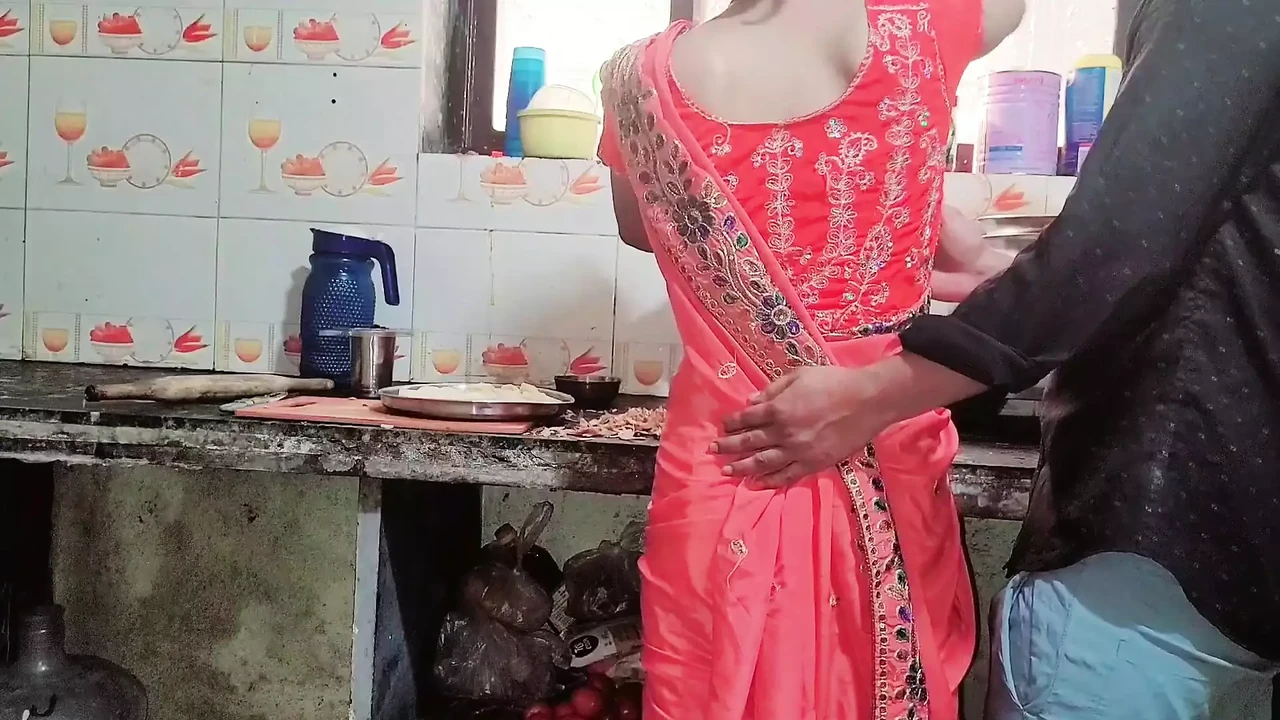 Must See: Kitchen Me Kam Karate Samy Bhabhi Ko Sahab Ne Chod Diya Hard Fucking (Latest) - London Special