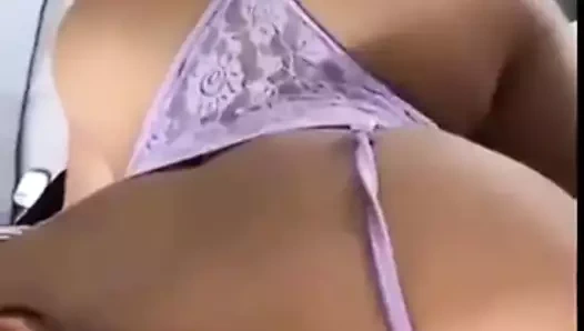 Azgın twerk yapıyor