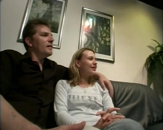 Skandal Alman ev hanımı kocası ve iş arkadaşıyla üçlü seks yapıyor