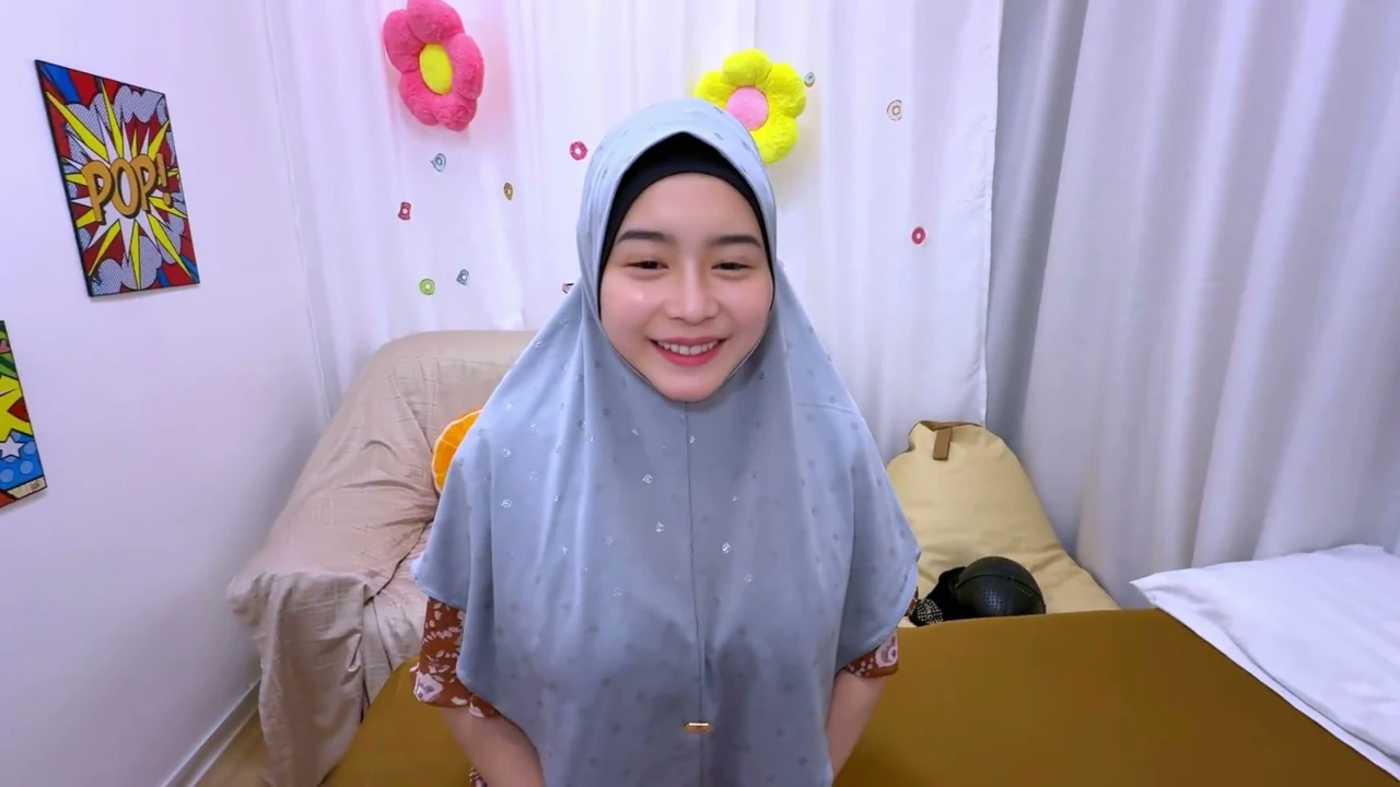 Beautiful Muslim girl gets deep creampie in her tight pussy.