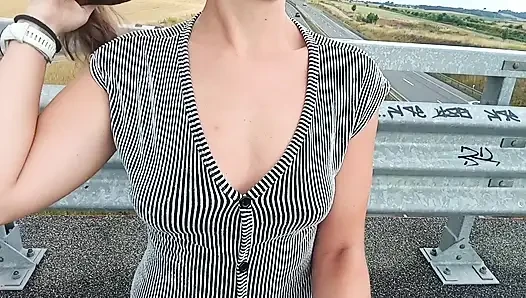 Sokakta tamamen çıplak halka açık mastürbasyon şoföre mutluluk veriyor