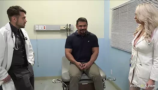 Bu doktor ve asistanı tedavilerini biliyor