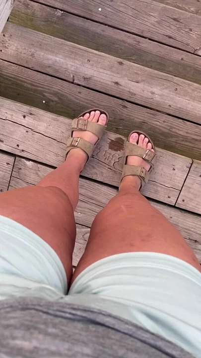 О, нет! Я так возбудилась, когда немного помочилась. (много)