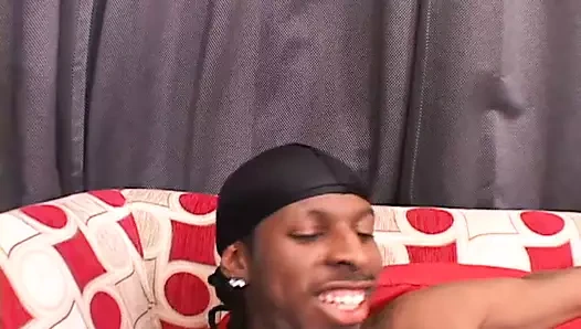 Büyük siyah yarağına boşalıyor