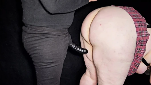 BEBEK BINERKEN FıŞKıRTıYOR VE BÜYÜK ZENCI YARAĞı DÖLLENIYOR