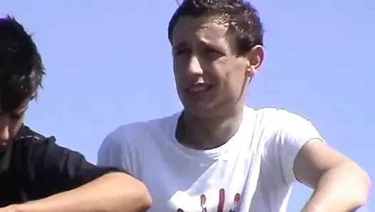 Çayırda cıvıl cıvıl sıcak gay smut