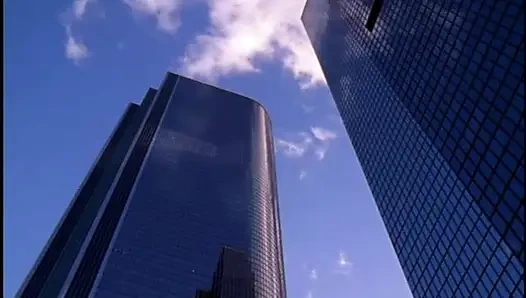 Kısa saçlı ve harika memeli sarışın amını yalatıyor ve siktiriyor