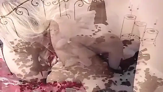 Klasik sarışın kızlar yatak odasında lezbo eyleminin tadını çıkarıyor