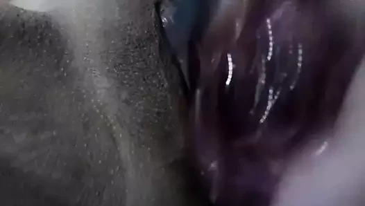 Dulceivanka büyük bir yapay penis ile mastürbasyon yapıyor