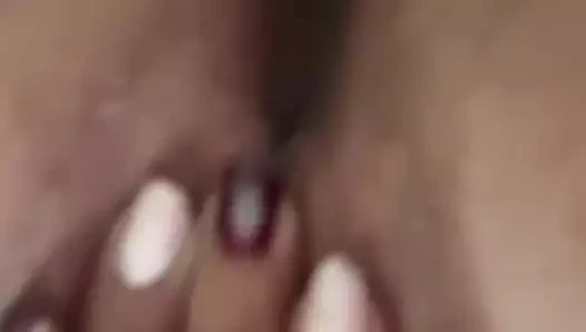 Erkek arkadaşımı hatırlayan thristy ıslak amcığımı ovuyorum