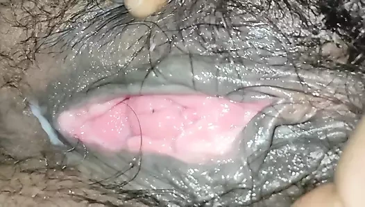 Hintli komşu teyzenin evine gidiyor ve onu büyük yarağıyla sikiyor