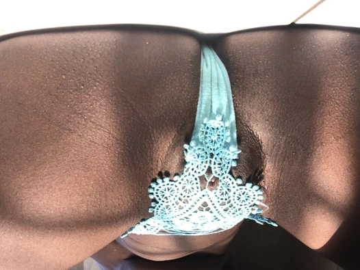 Zenci kız biraz siyah yarak istiyor