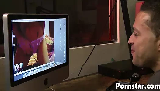 Ateşli Chloe Conrad tatlı amcığını genişletiyor