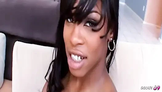 Seksi sıska zenci genç vanessa monet üvey babası tarafından büyük zenci yarağı ile anal sikiliyor